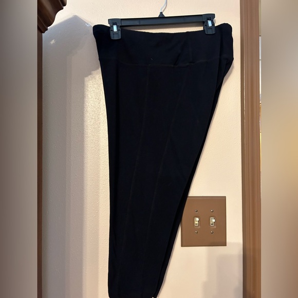 Black Capri leggings 1X - Picture 3 of 5